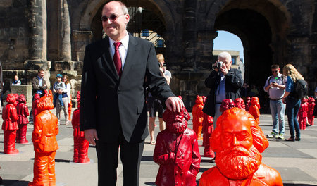 Im Zwergenland: Karl-Marx-Figuren von Ottmar Hörl nebst Harmonie...