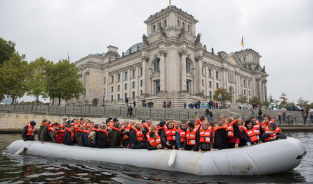 Auf Schlingerkurs. In der Einwanderungs- und Asylfrage hat die P...