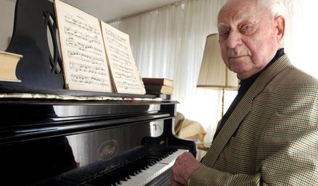 Bewegten Bildern Faszinationskraft verleihen: Stummfilmpianist W...