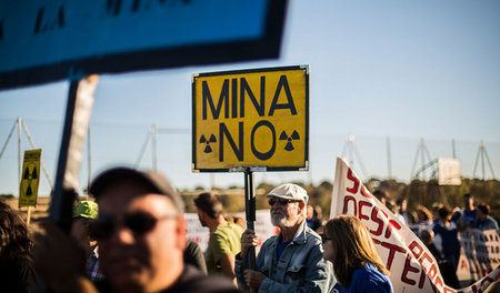 »Nein zum Bergwerk« – Protest gegen geplanten Uranabbau in Salam...