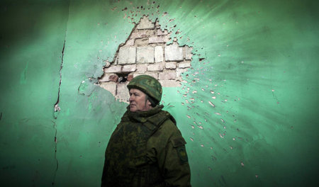 Krieg im Donbass: Ein Kämpfer der Volksrepublik Donezk am 7. Jan...