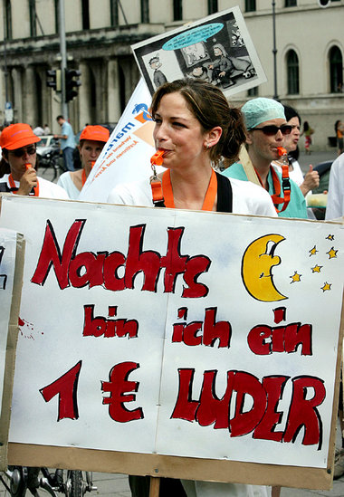 Der Geldlohn der Arbeiter kann konstant bleiben oder auch steige...