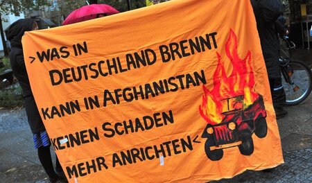 Die Jusos waren zu langweilig: Transparent einer Solidaritätsdem...