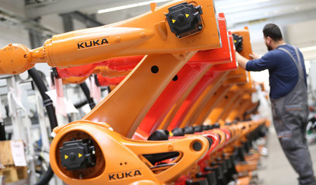 Der Roboterbauer Kuka aus Augsburg gehört inzwischen chinesische...