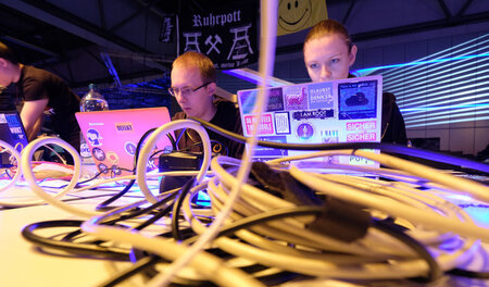 In diversen Workshops üben sich Jung und Alt vier Tage lang im H...