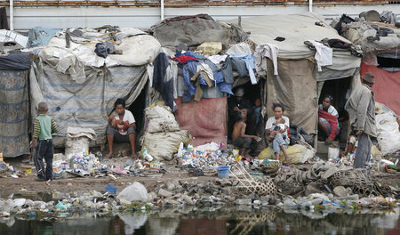Elendsviertel in Antananarivo, der Hauptstadt Madagaskars, 2013:... Elendsviertel in Antananarivo, der Hauptstadt Madagaskars, 2013:...