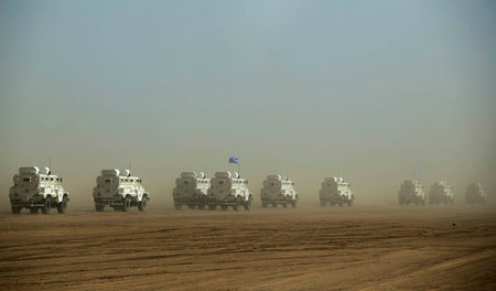 Ein Minusma-Konvoi auf dem Weg von Gao nach Kidal in Mali (Febru... Ein Minusma-Konvoi auf dem Weg von Gao nach Kidal in Mali (Febru...