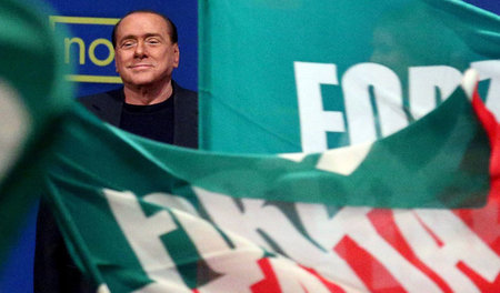 Zurück aus der Vergangenheit: Expremier Silvio Berlusconi kann a... Zurück aus der Vergangenheit: Expremier Silvio Berlusconi kann a...