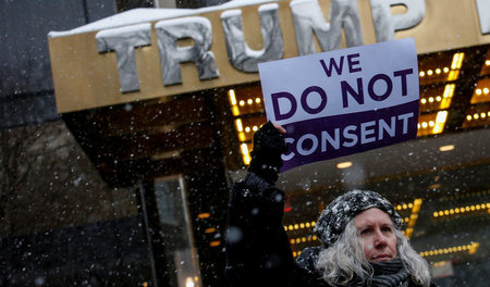 »Wir stimmen nicht zu«: 21 Frauen werfen Donald Trump vor, von i... »Wir stimmen nicht zu«: 21 Frauen werfen Donald Trump vor, von i...