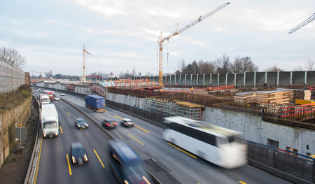 Wer fährt noch auf öffentlichen Straßen, unter wem ist der Aspha... Wer fährt noch auf öffentlichen Straßen, unter wem ist der Aspha...
