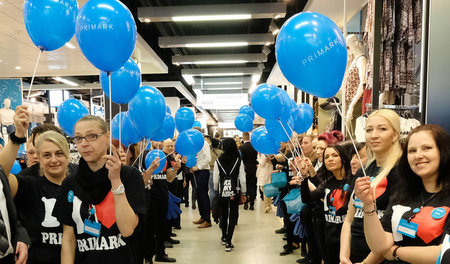Wenn du zu Primark gehst, vergiss die Peitsche nicht! Eröffnung ... Wenn du zu Primark gehst, vergiss die Peitsche nicht! Eröffnung ...