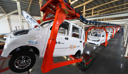 Massenfertigung von Elektroautos im chinesischen Weifang (Dezemb... Massenfertigung von Elektroautos im chinesischen Weifang (Dezemb...