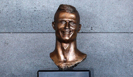Financial-Fairplay-Vorbild: Büste von Cristiano Ronaldo, der 14,... Financial-Fairplay-Vorbild: Büste von Cristiano Ronaldo, der 14,...