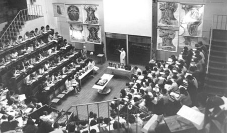 Der Hörsaal des Anatomischen Instituts der Karl-Marx-Universität...