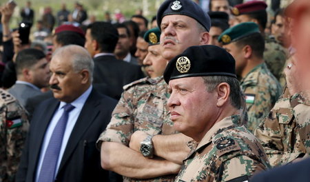 Jordaniens König Abdullah und Prinz Faisal am 2. März 2016 in Za... Jordaniens König Abdullah und Prinz Faisal am 2. März 2016 in Za...