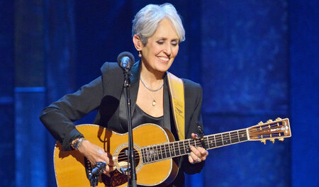 Joan Baez am 27. Januar 2016 beim Geburtstagskonzert in New York... Joan Baez am 27. Januar 2016 beim Geburtstagskonzert in New York...