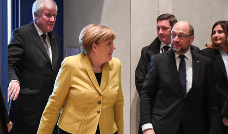 Horst Seehofer, Angela Merkel und Martin Schulz verbreiteten am ... Horst Seehofer, Angela Merkel und Martin Schulz verbreiteten am ...