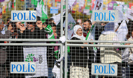 Protest gegen die Kriminalisierung der HDP am 11. November in Di...