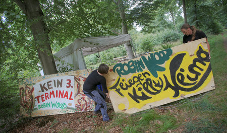 Proteste von Umweltschutzaktivistinnen und -aktivisten gegen den... Proteste von Umweltschutzaktivistinnen und -aktivisten gegen den...