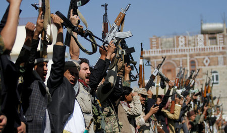 Anhänger der Huthi-Bewegung bei einem Treffen in Sanaa (21. Deze...