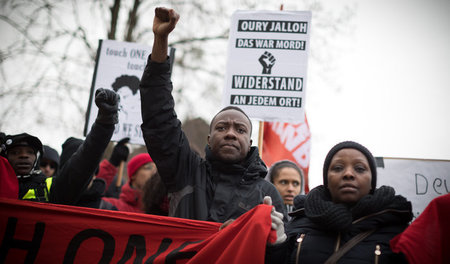 Gedenkdemonstration zum 13. Todestag von Oury Jalloh in Dessau