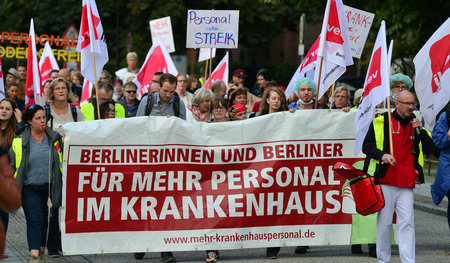 Im September gingen Beschäftigte der Berliner Uniklinik Charité ...