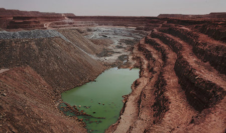 Der Urantagebau ­Tamgak bei Arlit in Niger, betrieben von Somair...