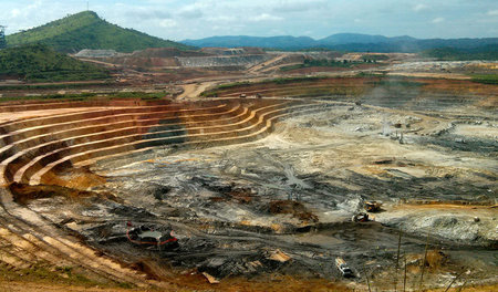 Der Kibali-Goldtagebau im Nordosten der Demokratischen Republik ...