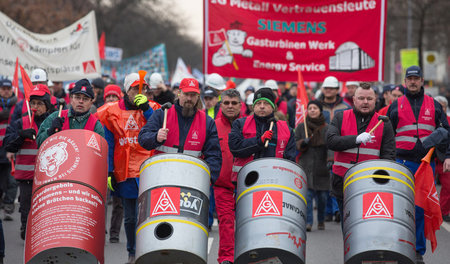 Berliner Metaller kämpften am Dienstag sowohl um einen ordentlic...