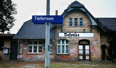 Tiefensee, Ostbrandenburg: Seit dem 10. Dezember 2006 hält hier ...