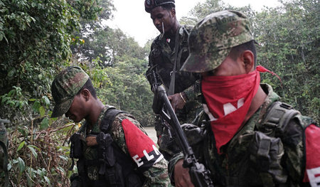 ELN-Kämpfer am 30. August 2017 in den Urwäldern Nordwestkolumbie... ELN-Kämpfer am 30. August 2017 in den Urwäldern Nordwestkolumbie...