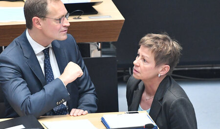 Bedingung des Koalitionsvertrags: Senatorin Elke Breitenbach (Di... Bedingung des Koalitionsvertrags: Senatorin Elke Breitenbach (Di...