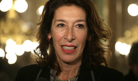 Als Bibi Fellner, Mitarbeiterin der Wiener Mordkommission, vorhe... Als Bibi Fellner, Mitarbeiterin der Wiener Mordkommission, vorhe...