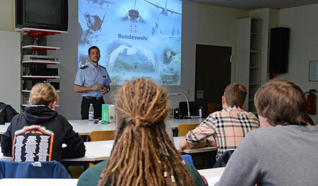 Friedenserziehung statt Bundeswehr-Propaganda: Der Widerstand ge...