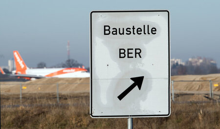 Am BER bleiben die Flugzeuge am Boden