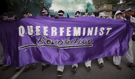 Wir können auch anders: Queerfeministische Aktivisten während de...