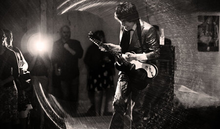 Rumpel the all night long. Ian Svenonius spielt im Comet Ping Po...
