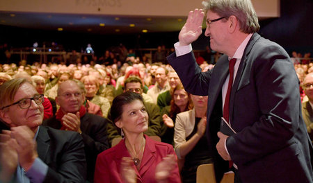 Der französische Expräsentschaftskandidat Jean-Luc Melenchon (re...