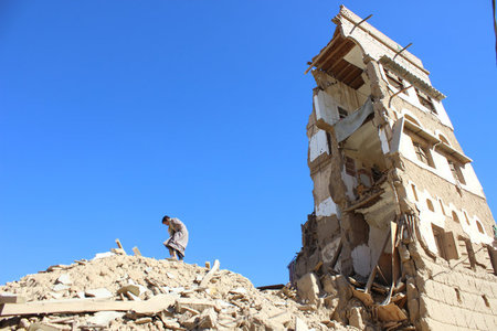 Von der saudischen Luftwaffe zerstörtes Haus in Saada, Jemen (4.... Von der saudischen Luftwaffe zerstörtes Haus in Saada, Jemen (4....