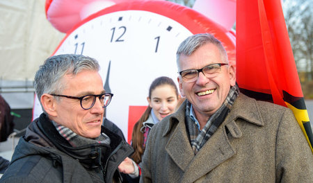 Jörg Hofmann (rechts), Vorsitzender der IG Metall, hier beim War... Jörg Hofmann (rechts), Vorsitzender der IG Metall, hier beim War...