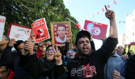 Eine Demonstration am 14. Januar 2018 in Tunis zum siebten Jahre...
