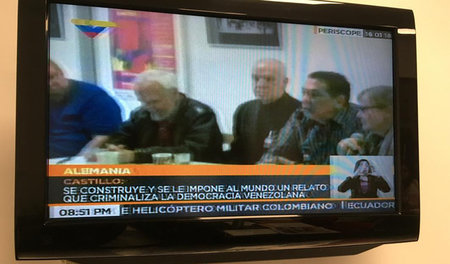 Live aus Berlin: Venezuelas Staatsfernsehen berichtet über eine ...