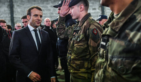 Frankreichs Präsident Emmanuel Macron am 16. Januar bei einem Be... Frankreichs Präsident Emmanuel Macron am 16. Januar bei einem Be...