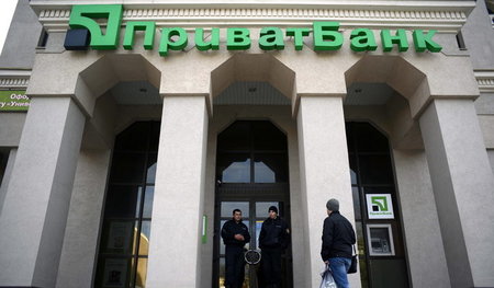 Jeder zweite Ukrainer hatte ein Konto bei der »Privatbank« (Kiew... Jeder zweite Ukrainer hatte ein Konto bei der »Privatbank« (Kiew...
