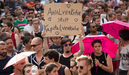 Soziale Frage mitgedacht: Demonstration zum Christopher Street D... Soziale Frage mitgedacht: Demonstration zum Christopher Street D...