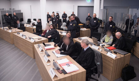 Die Angeklagten der Neonazigruppe »Freital« am Mittwoch mit ihre... Die Angeklagten der Neonazigruppe »Freital« am Mittwoch mit ihre...