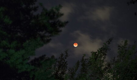 »Allerlei Andeutungen und Beinahe-Wiederholungen«: Mond über X-V... »Allerlei Andeutungen und Beinahe-Wiederholungen«: Mond über X-V...
