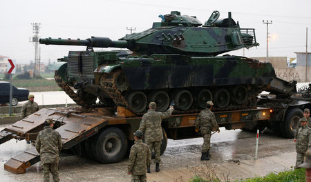 In der türkischen Grenzstadt Reyhanli wurden am Mittwoch Panzer ...