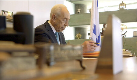 Schimon Peres, damals Vize-Verteidigungsminister, später Regieru...
