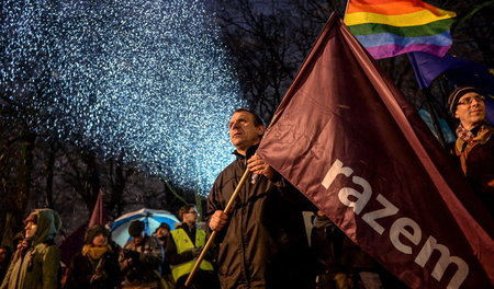 Razem-Aktivisten bei einer Demonstration am 14. März 2016 in War... Razem-Aktivisten bei einer Demonstration am 14. März 2016 in War...
